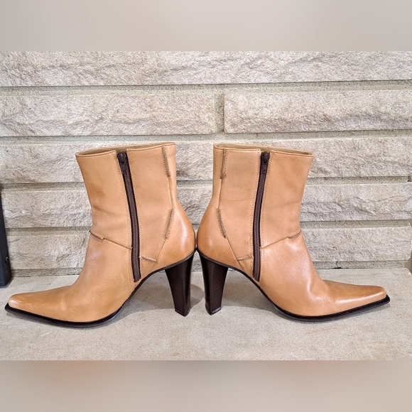Steve Madden Leather Camel Colored Pointed Toe Boots 7.5B Triangle Heel Side Zip - Picture 5 of 10
